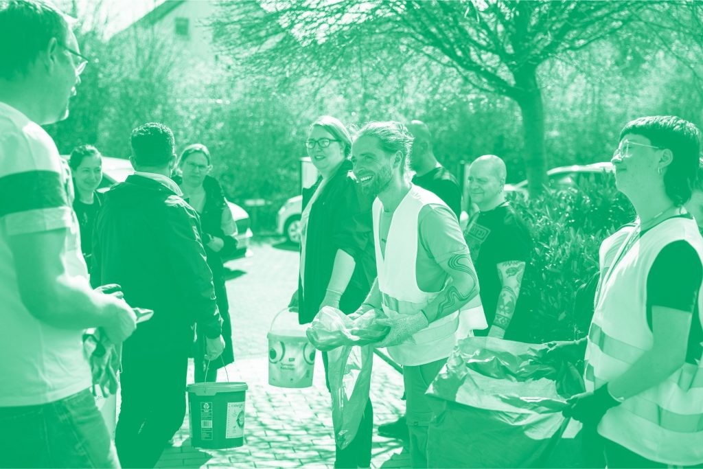 Bild von mehreren Vereinsmitgliedern beim CleanUp
